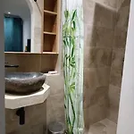 Bas De Avec Piscine Nyaraló