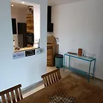 Bas De Avec Piscine Nyaraló