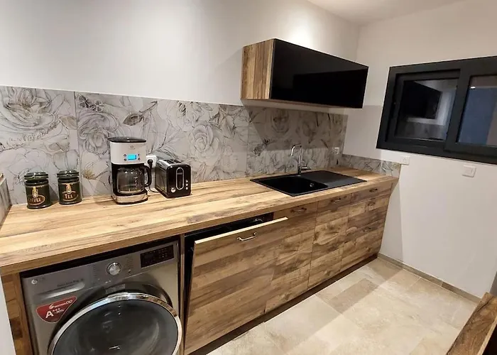 Bas De Avec Piscine *