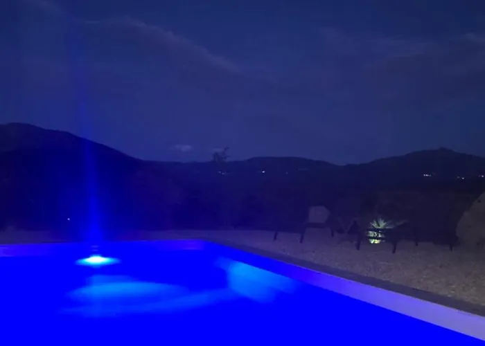 Bas De Avec Piscine *